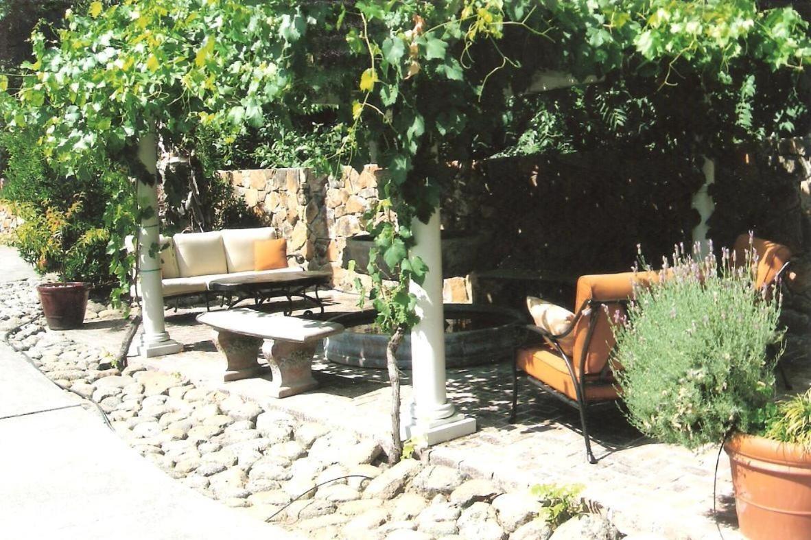 Spanish Villa Inn St. Helena Esterno foto